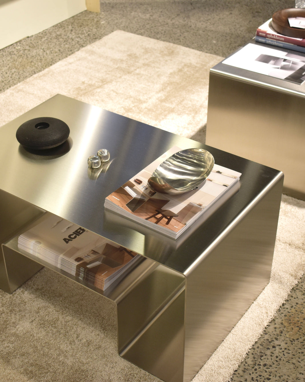 Coffee table that does not scratch: stainless steel - Acier Studio