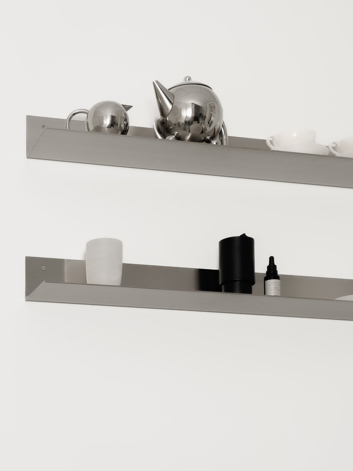 Steel shelf SKAGEN in brushed stainless steel by Acier Studio